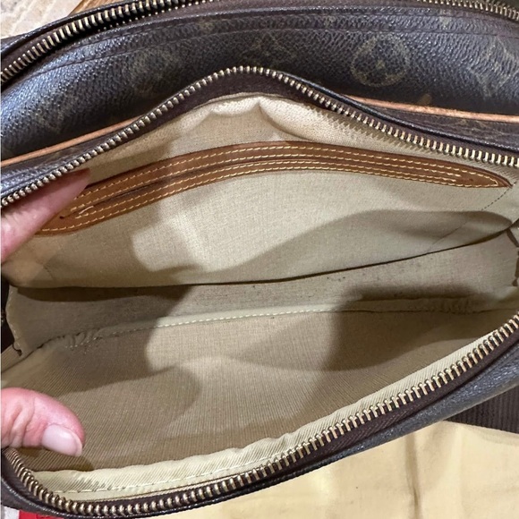 Louis Vuitton  Monogram Crossbody Bag - Picture 3 of 7